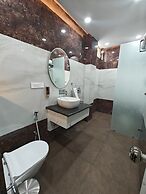 Hotel The Rajwada LP