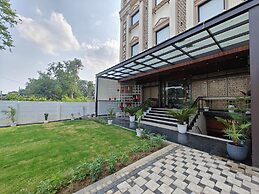 Hotel The Rajwada LP