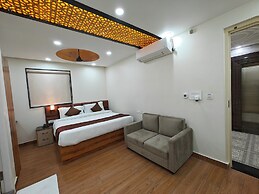 Hotel The Rajwada LP