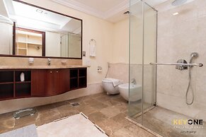 Grandeur 2BR Small Room & Beach Access