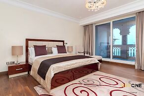 Grandeur 2BR Small Room & Beach Access