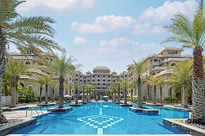 Grandeur 2BR Small Room & Beach Access