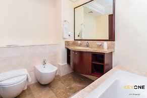 Grandeur 2BR Small Room & Beach Access