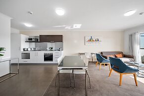 Bright 1-bed Apartment With Balcony