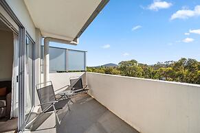 Bright 1-bed Apartment With Balcony