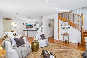 Spacious Family Home With Balcony in Pascoe Vale