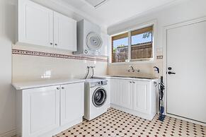 Spacious Family Home With Balcony in Pascoe Vale