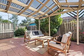Spacious Family Home With Balcony in Pascoe Vale