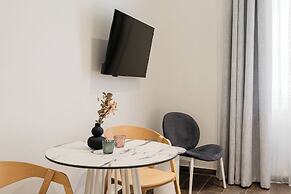 Kleo II by Zoia Living