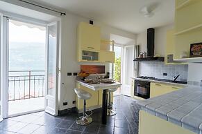 Lovely Apartment Overlooking the Lake