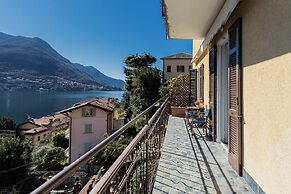 Lovely Apartment Overlooking the Lake