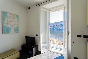 Lovely Apartment Overlooking the Lake