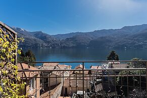 Lovely Apartment Overlooking the Lake