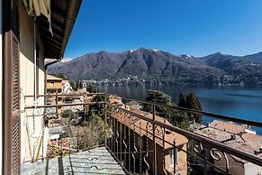 Lovely Apartment Overlooking the Lake