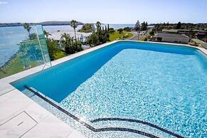 Bay View 2-bedroom Apartment With BBQ