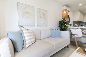 Bay View 2-bedroom Apartment With BBQ