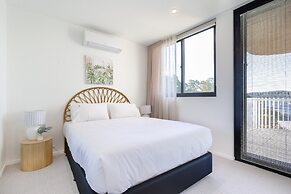 Bay View 2-bedroom Apartment With BBQ