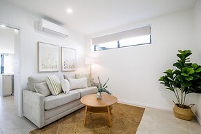 Bay View 2-bedroom Apartment With BBQ