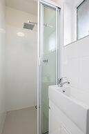 Seaside 1-bed Stay Near Cafes & Attractions