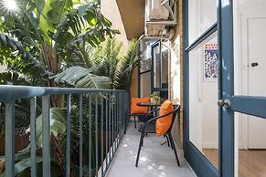 Seaside 1-bed Stay Near Cafes & Attractions