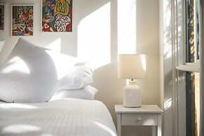 Seaside 1-bed Stay Near Cafes & Attractions