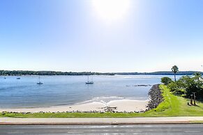 Exquisite 1-bed Apartment With Bay Views