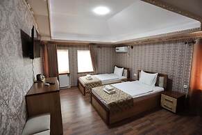 HOTEL PLAZA 777