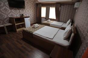 HOTEL PLAZA 777