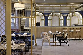 Diyar Ajwa, Tapestry Collection By Hilton