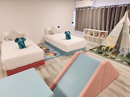 Unique Pool Slide Access Townhouse