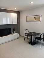 Large Corner Apt-1BR T1 207