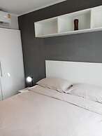 Large Corner Apt-1BR T1 207