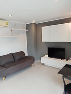 Large Corner Apt-1BR T1 207