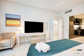 The Cosmopolitan Spacious Studio
