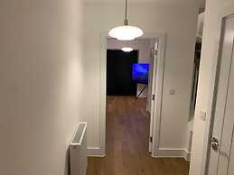 4bed House - Direct Links Into Central London