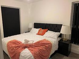 4bed House - Direct Links Into Central London