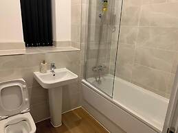 4bed House - Direct Links Into Central London
