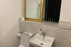 4bed House - Direct Links Into Central London