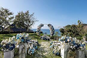 By The Cliff Bali Villa
