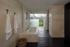 By The Cliff Bali Villa