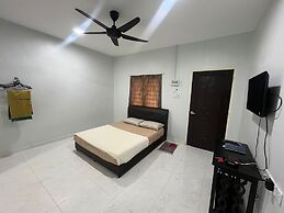 OYO 91220 D Inai Roomstay
