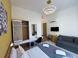 Deluxe Center Suites