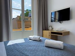 Deluxe Center Suites