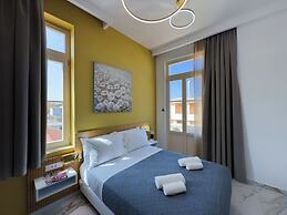 Deluxe Center Suites