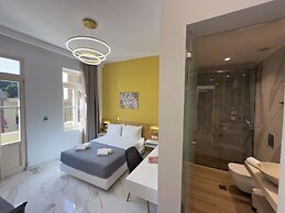 Deluxe Center Suites