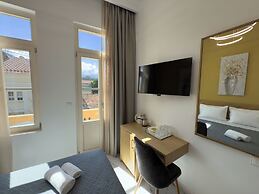 Deluxe Center Suites
