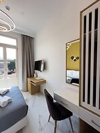 Deluxe Center Suites