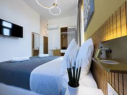 Deluxe Center Suites
