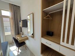 Deluxe Center Suites