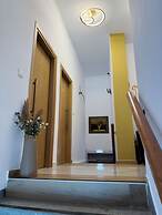 Deluxe Center Suites